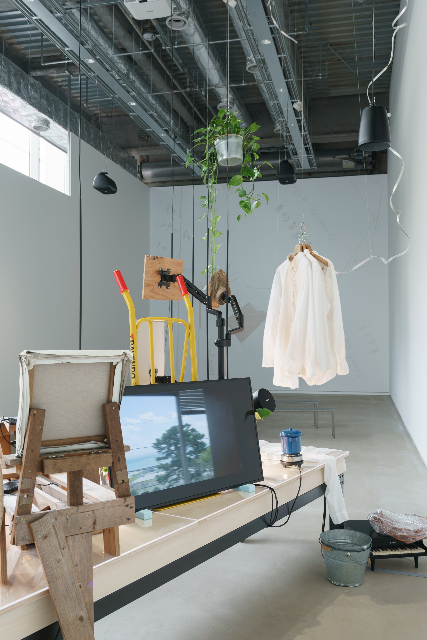 雨宮庸介個展「雨宮宮雨と以」会場風景 "《石巻13分》の記録" 