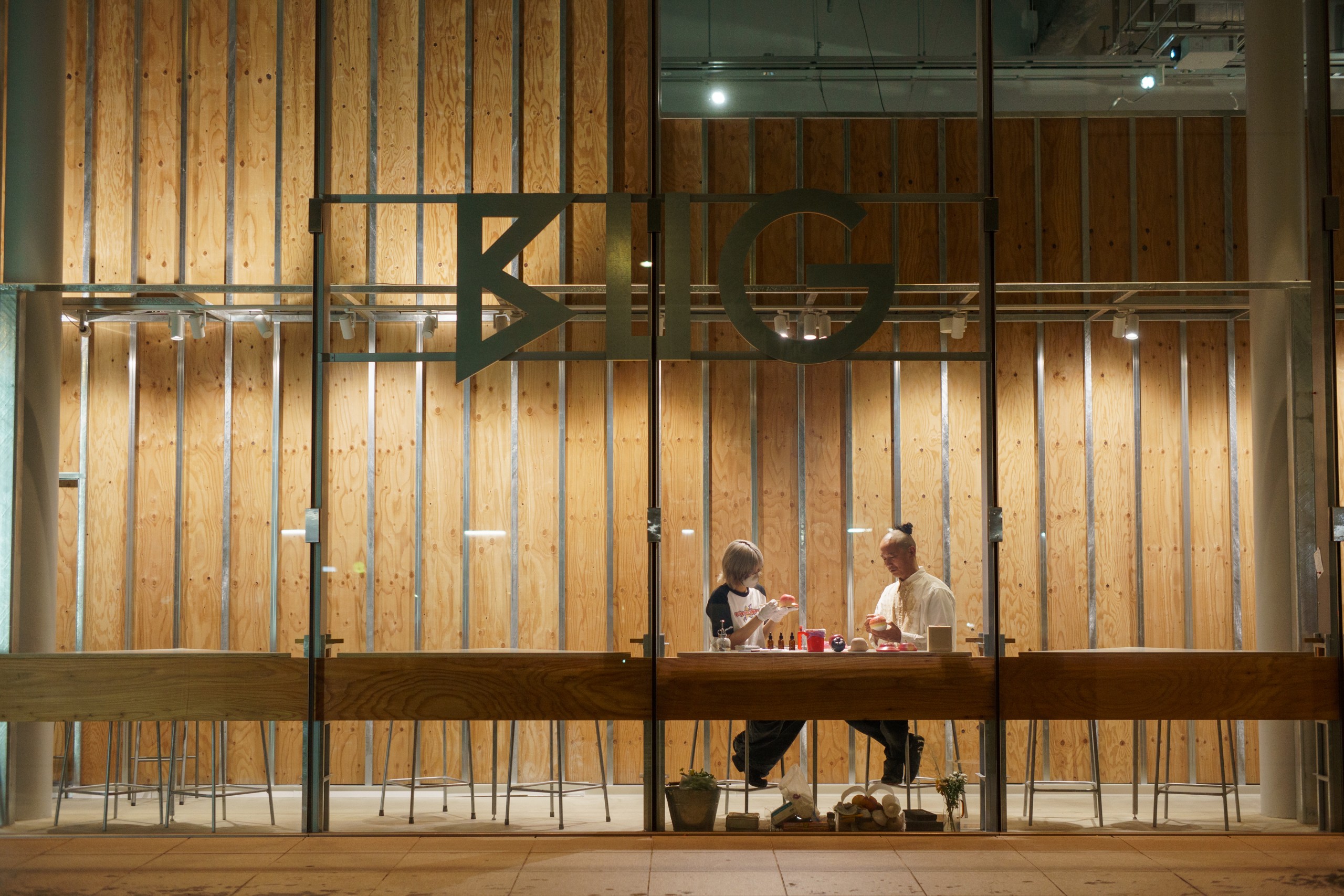 雨宮庸介個展「雨宮宮雨と以」会場風景 BUGカフェ
