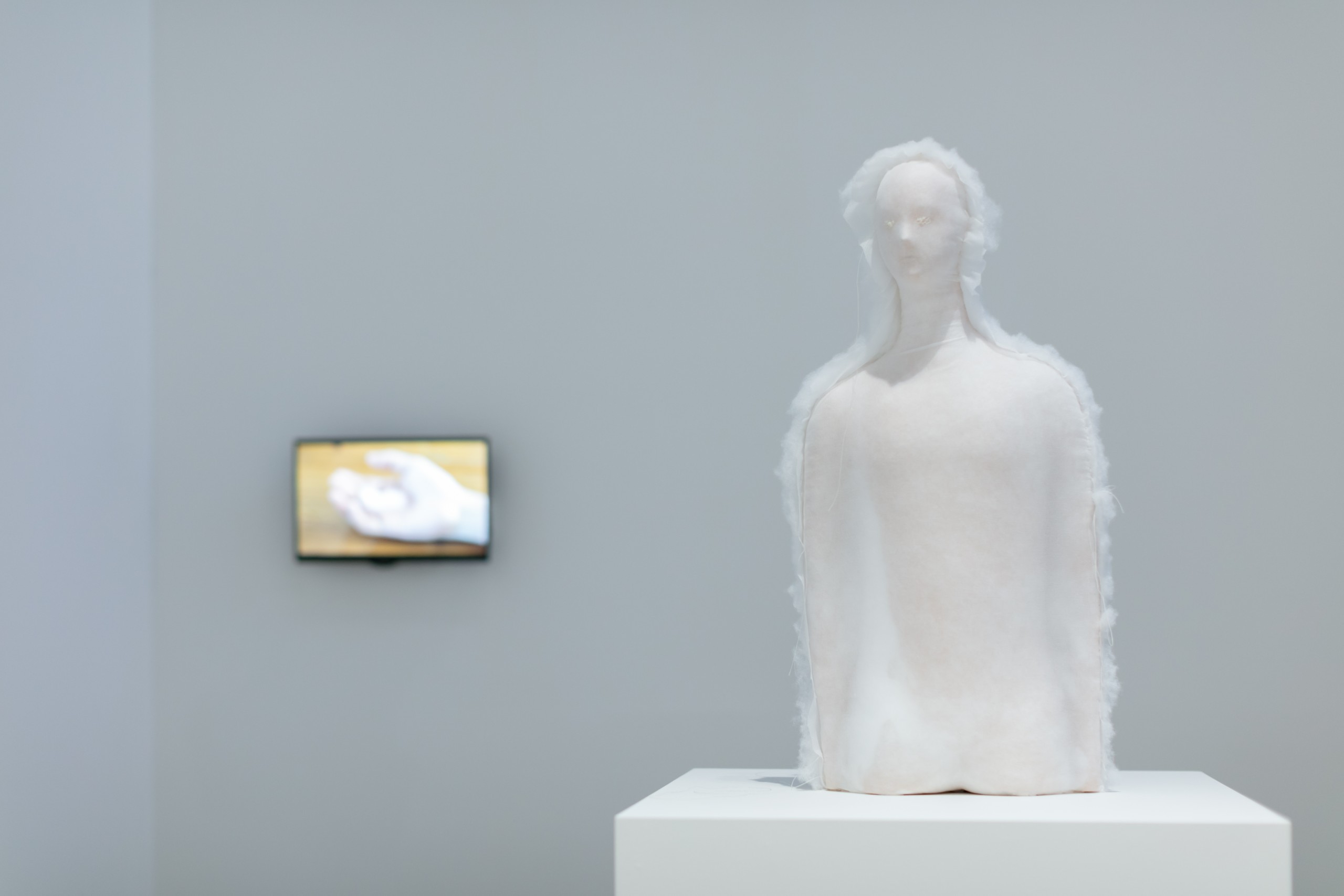(4) バグスクール：うごかしてみる！: 柿坪満実子さんによる展示 2 ≪まなざし≫