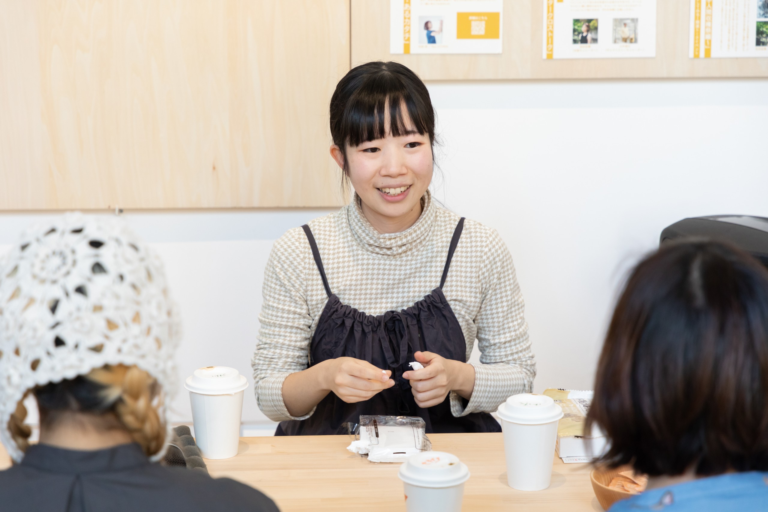 堀田ゆうか「あわいのからだをドローする - 『無意識の身体』をこねてみる - 」ワークショップ風景　堀田ゆうか