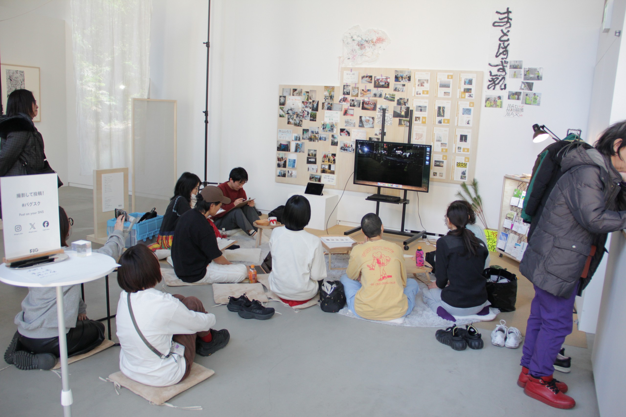 光岡幸一「すみっこディスカバリーボイススクール」ワークショップ参加者作業風景