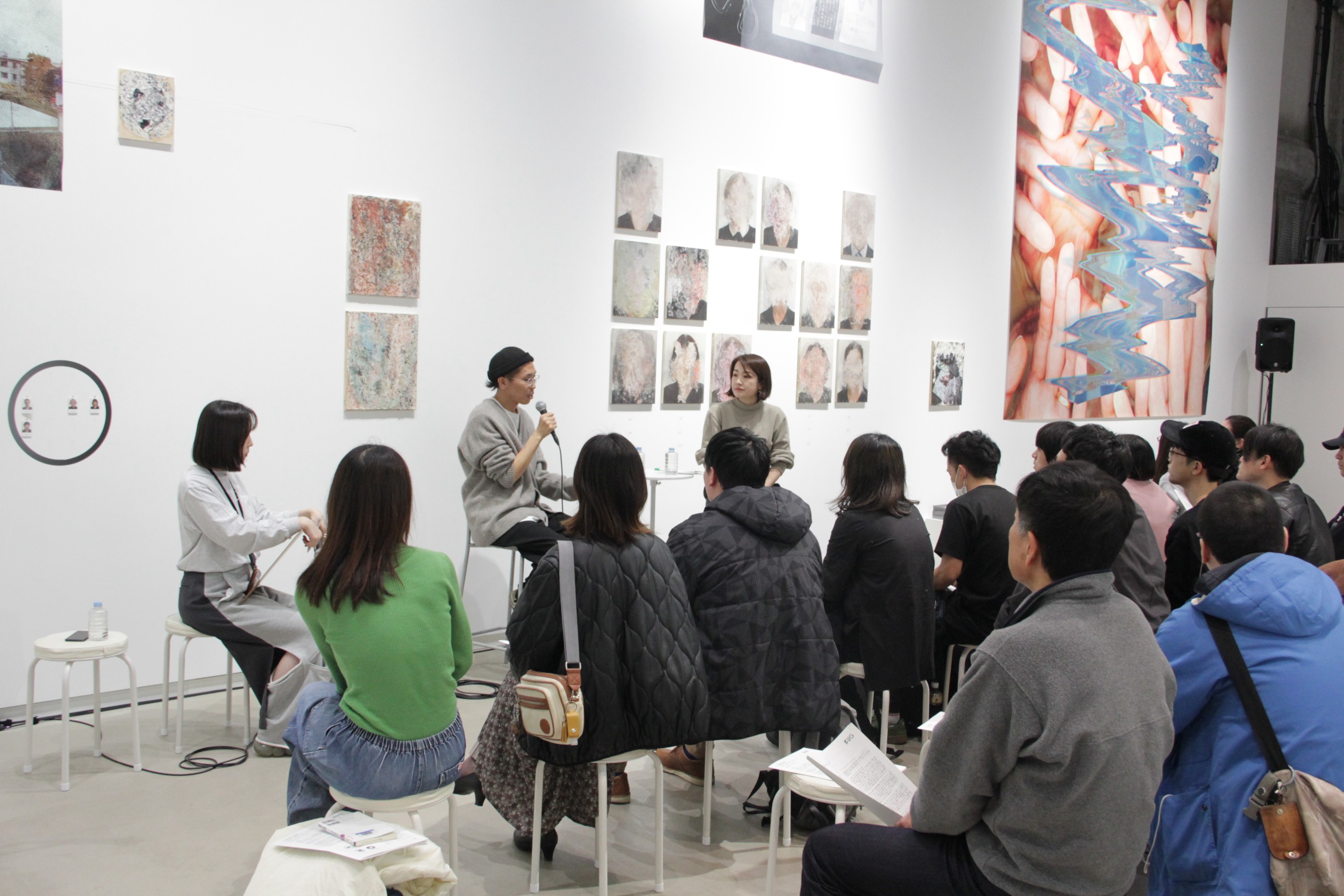 千賀健史個展「まず、自分でやってみる」中村史子×千賀健史　関連トークイベント風景