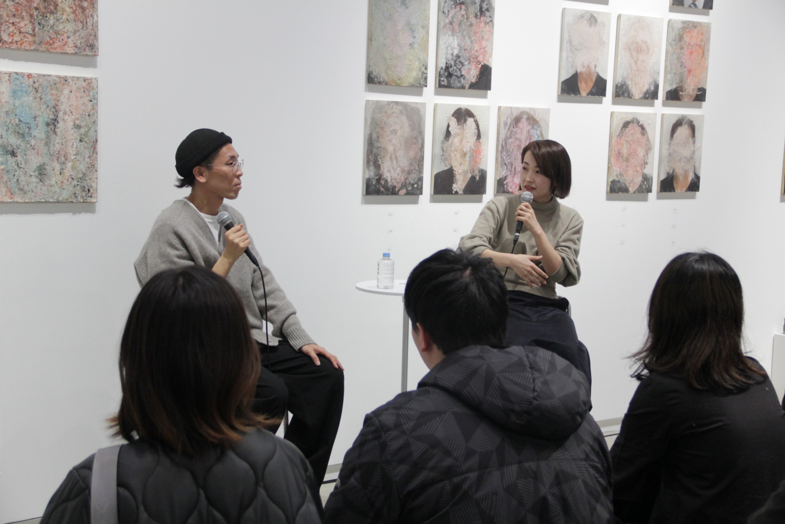 千賀健史個展「まず、自分でやってみる」中村史子×千賀健史　関連トークイベント風景