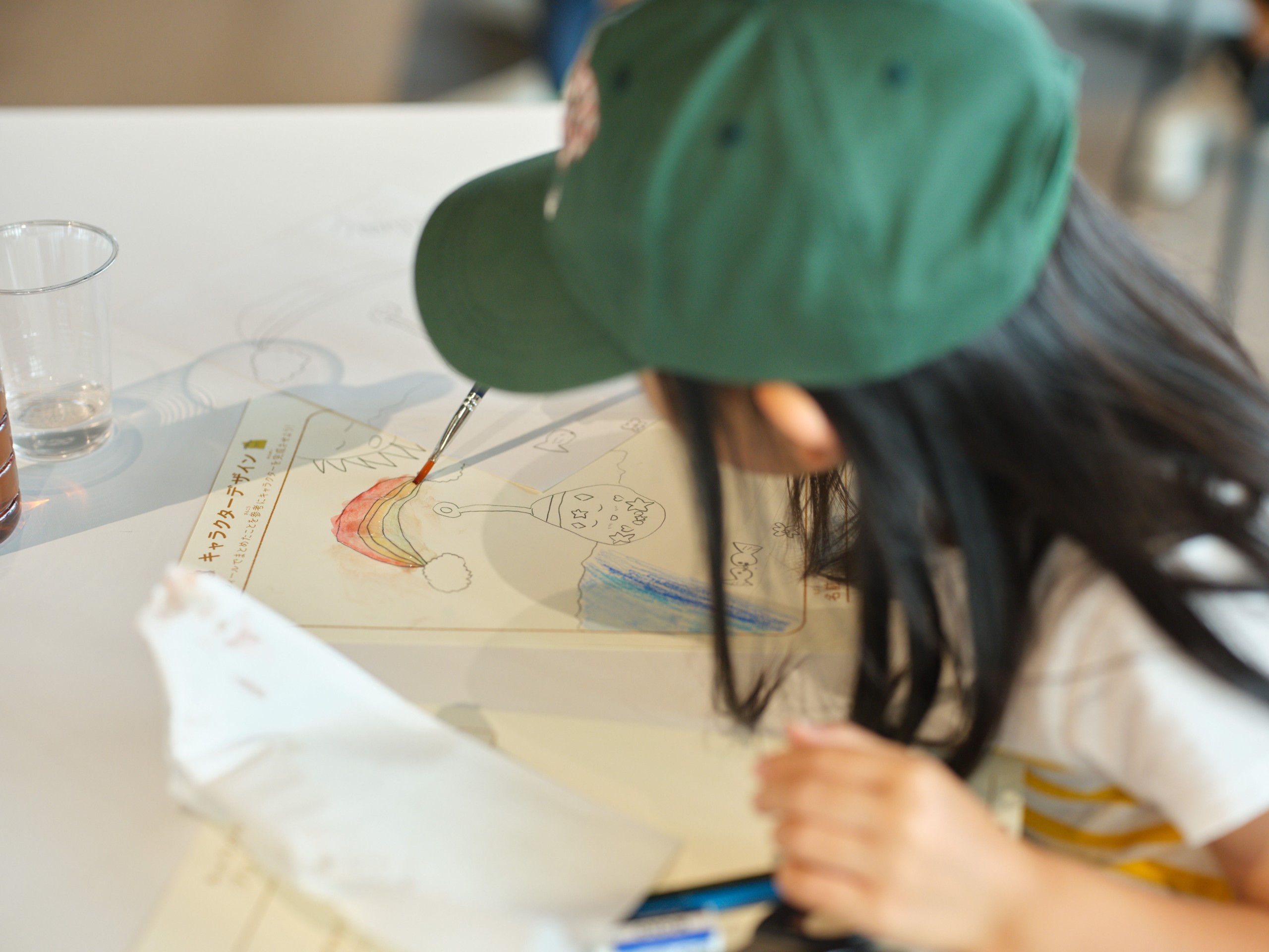 小学生対象「キャラクターづくり〜八百万の神(やおよろずのかみ)を考えて描こう」ワークショップ参加者作業風景