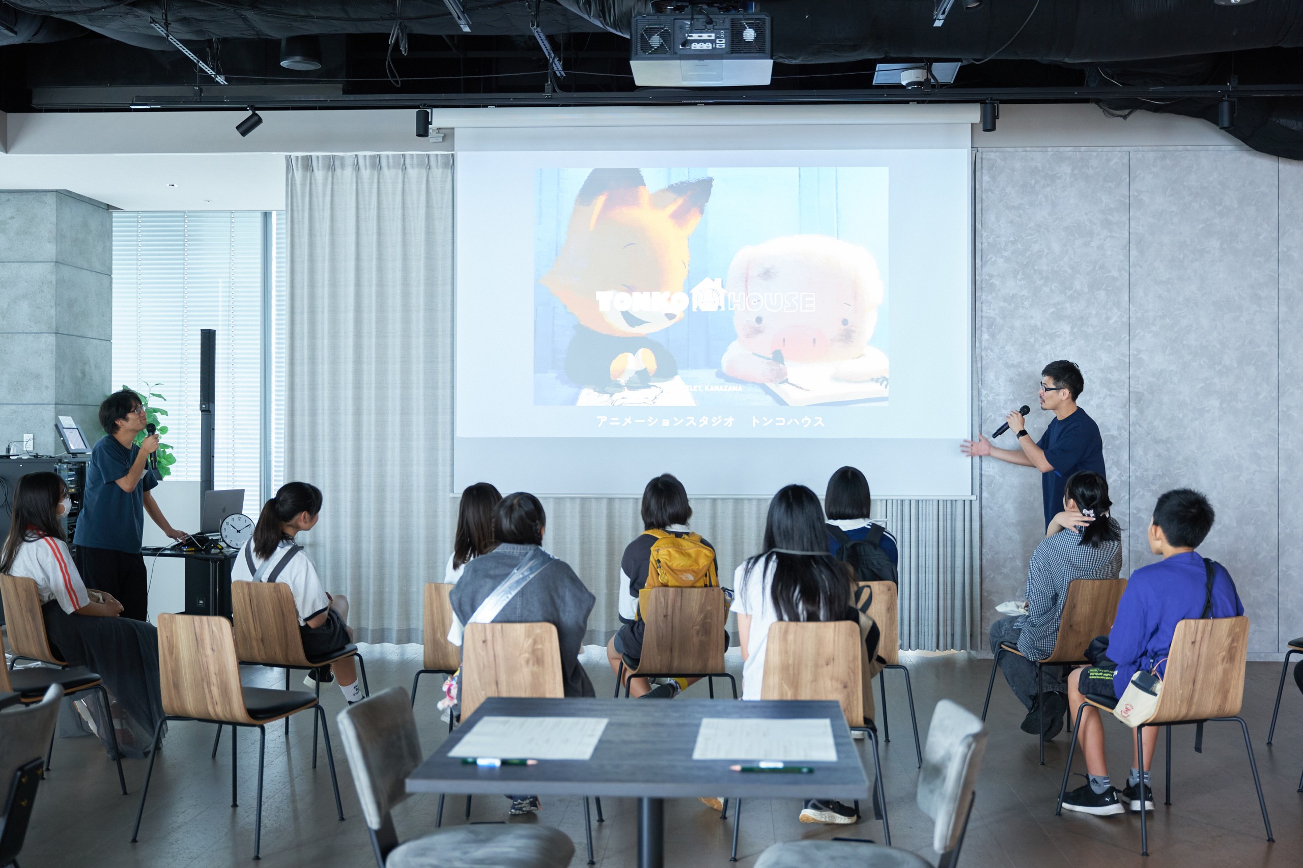 中学生対象「八百万の神(やおよろずのかみ)をテーマに、キャラクターとストーリーをつくろう」ワークショップ風景