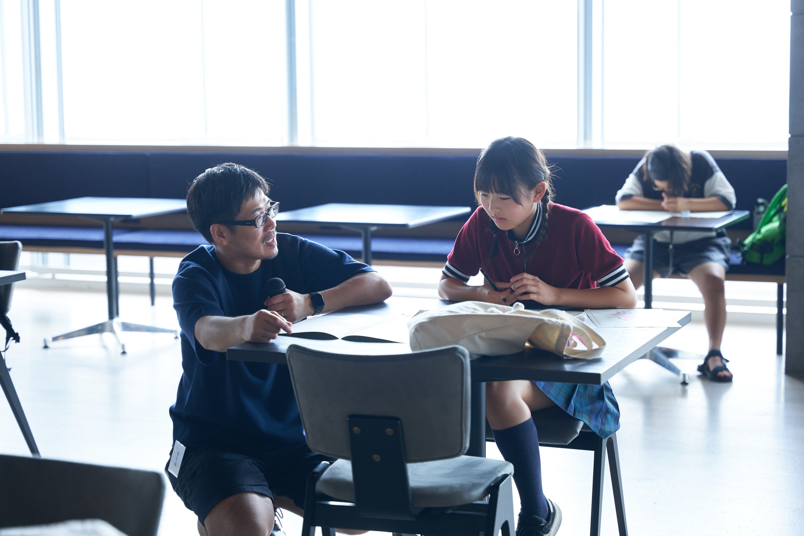 中学生対象「八百万の神(やおよろずのかみ)をテーマに、キャラクターとストーリーをつくろう」ワークショップ風景 栗田唯 参加者