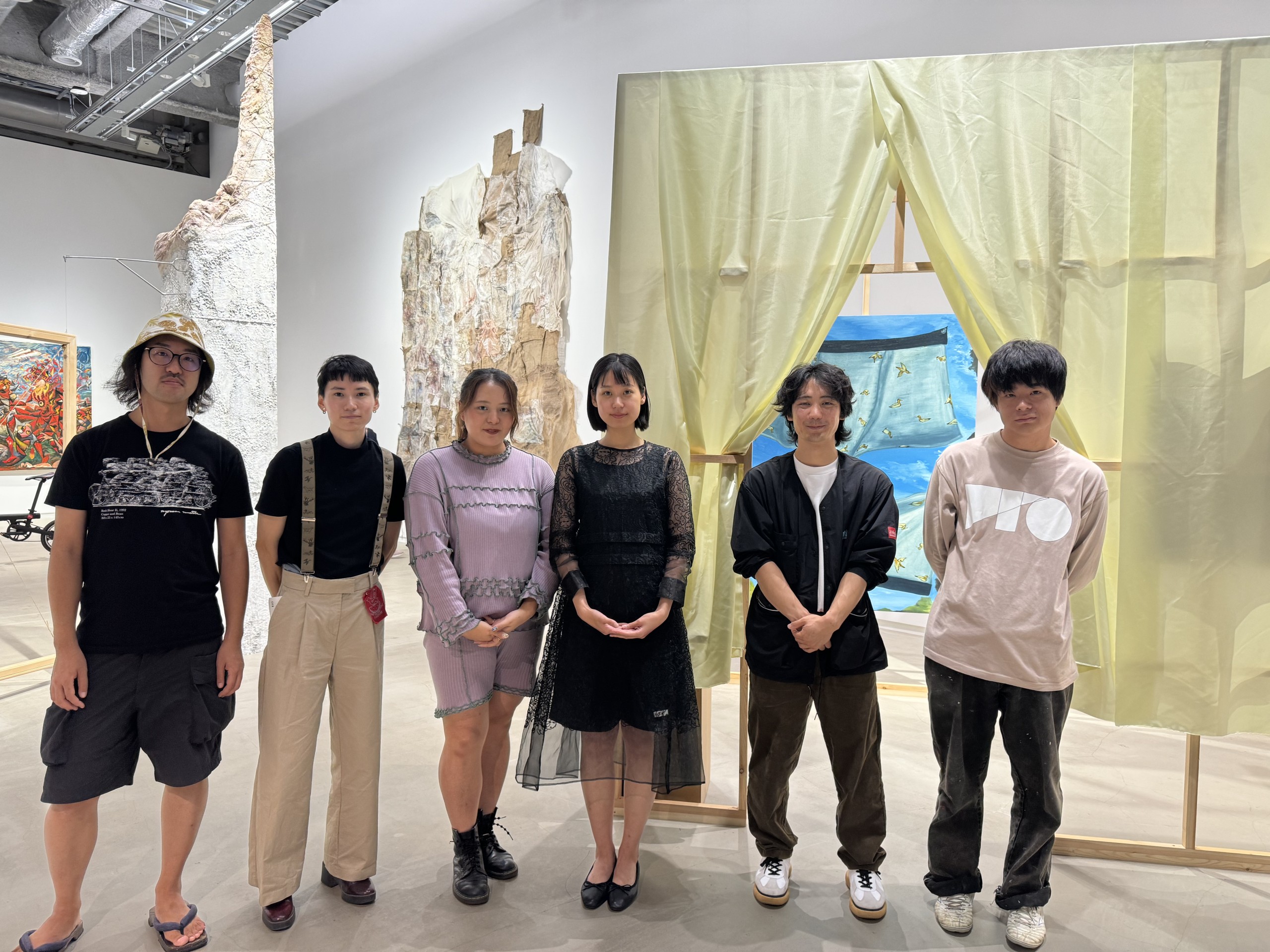 第2回BUG Art Awardファイナリスト展 オープニングトークイベント風景 新井 毬子、岩瀬 海、志村 翔太、城間 雄一、宮林 妃奈子、矢野 憩啓