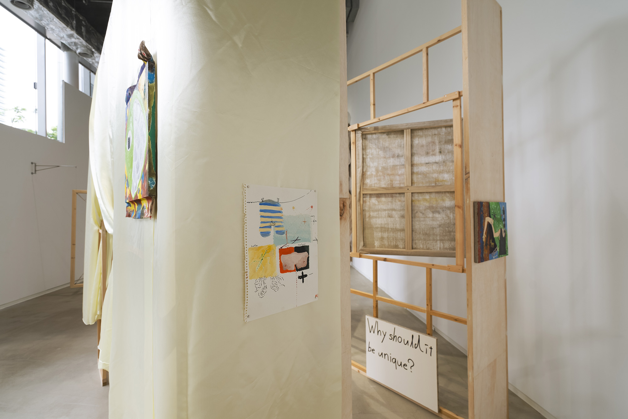 第2回バグ展 会場風景写真（矢野憩啓）