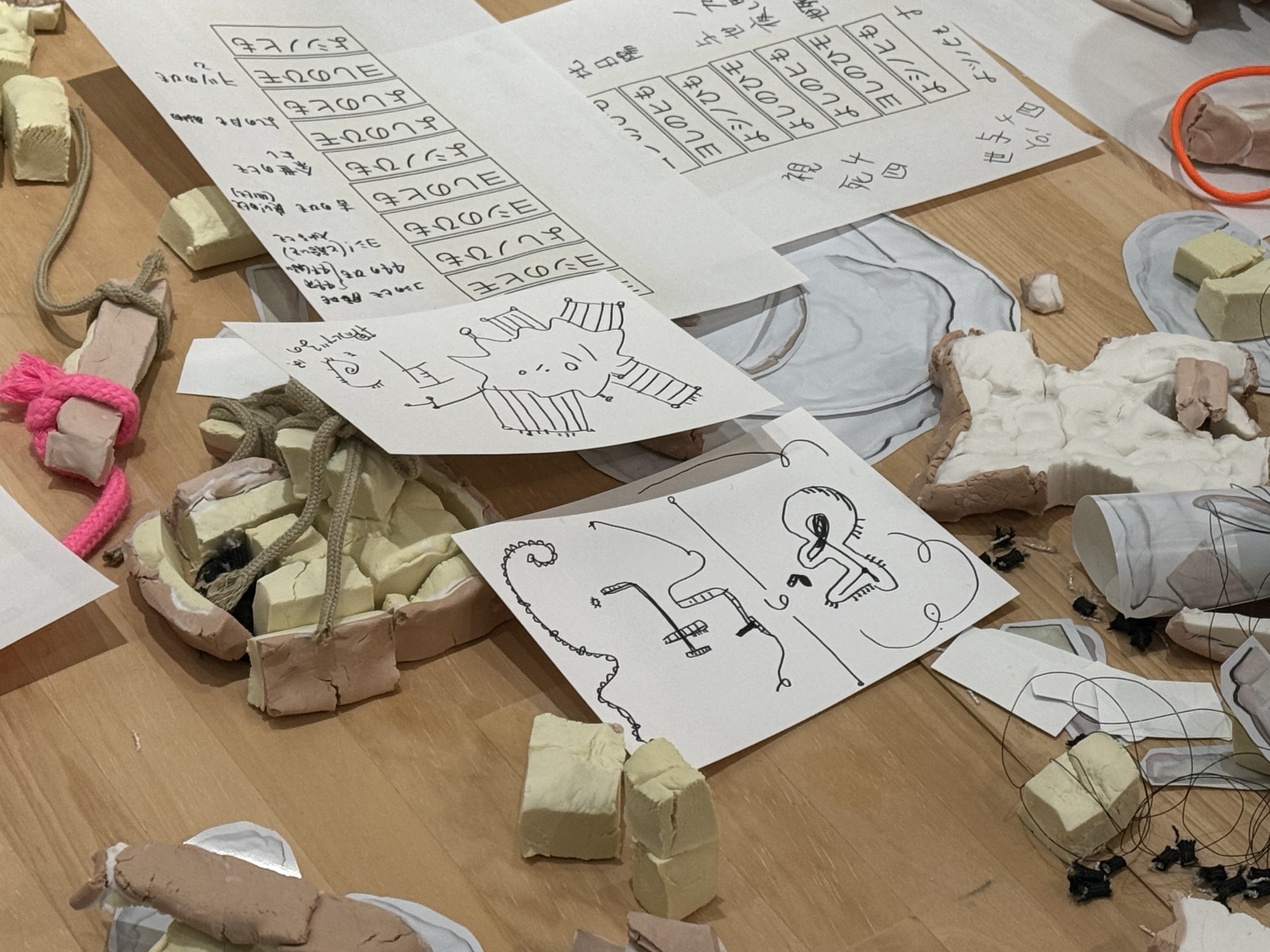 宇田川直寛「ヨシの紐」ワークショップ参加者　作業風景