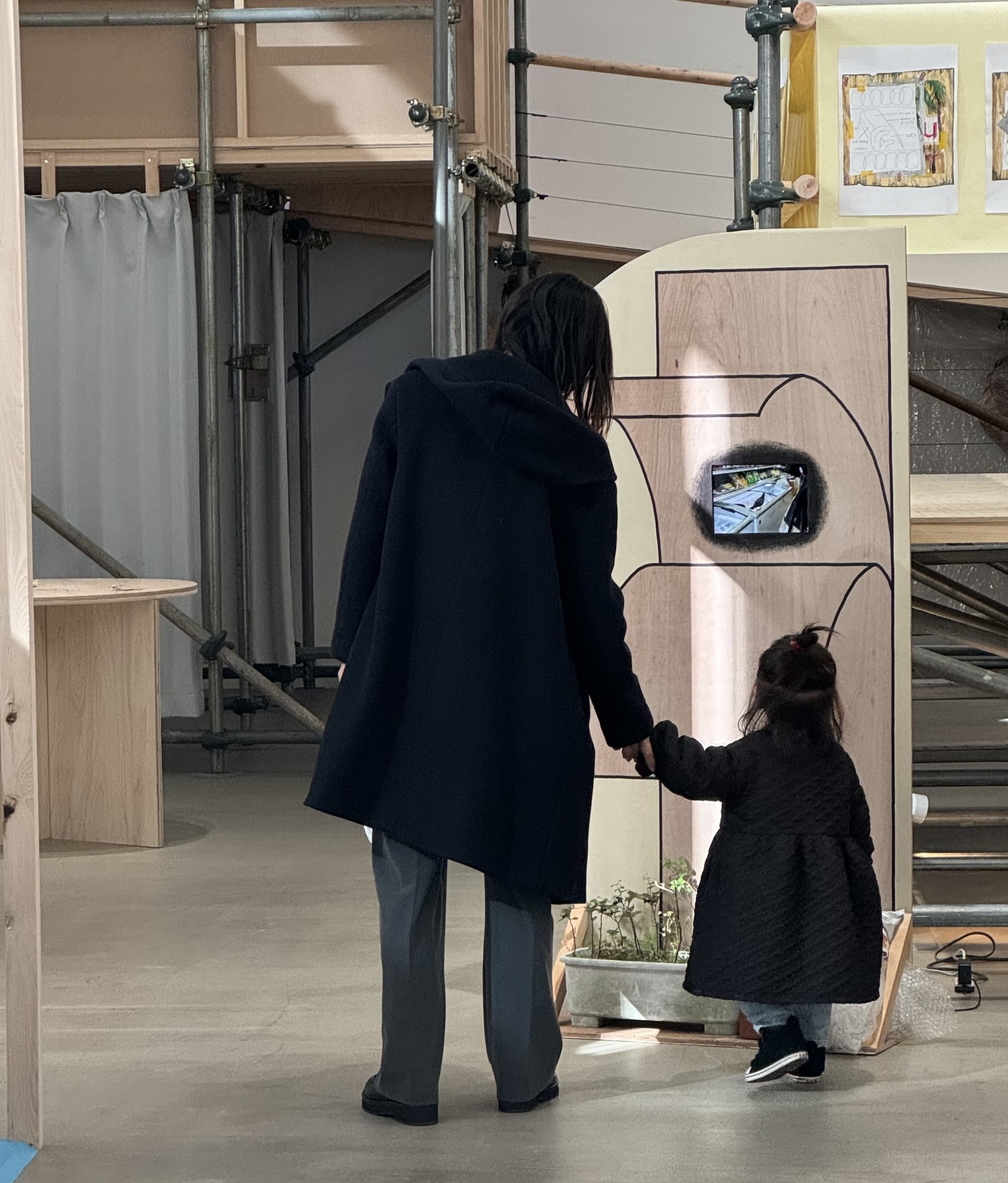 【ファミリーアワー】開館前に親子でアート鑑賞を楽しもう！ 【バグスクール2024：野性の都市 関連プログラム】風景