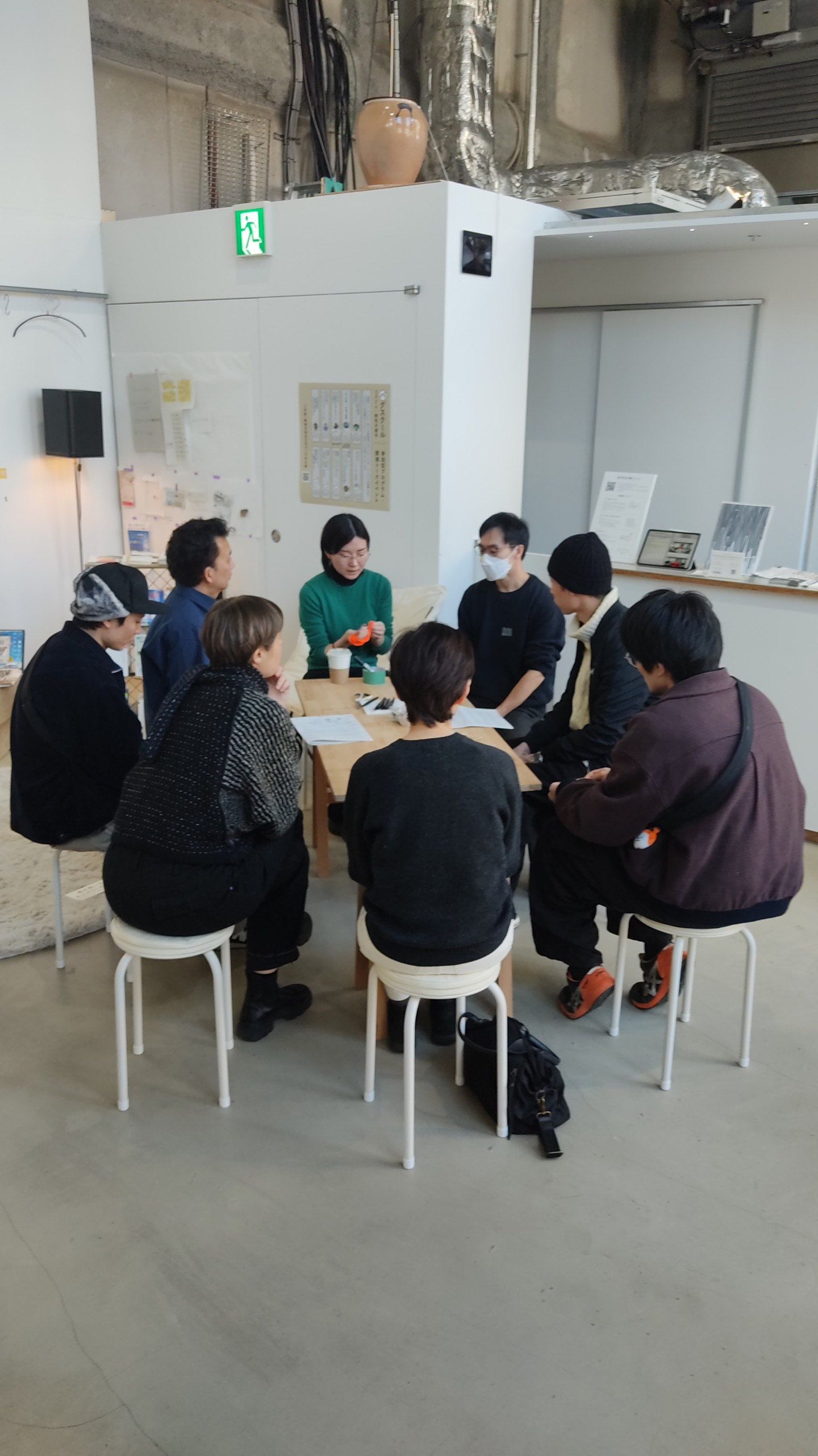宇田川直寛「話そうとするテーブル」参加型プログラム風景