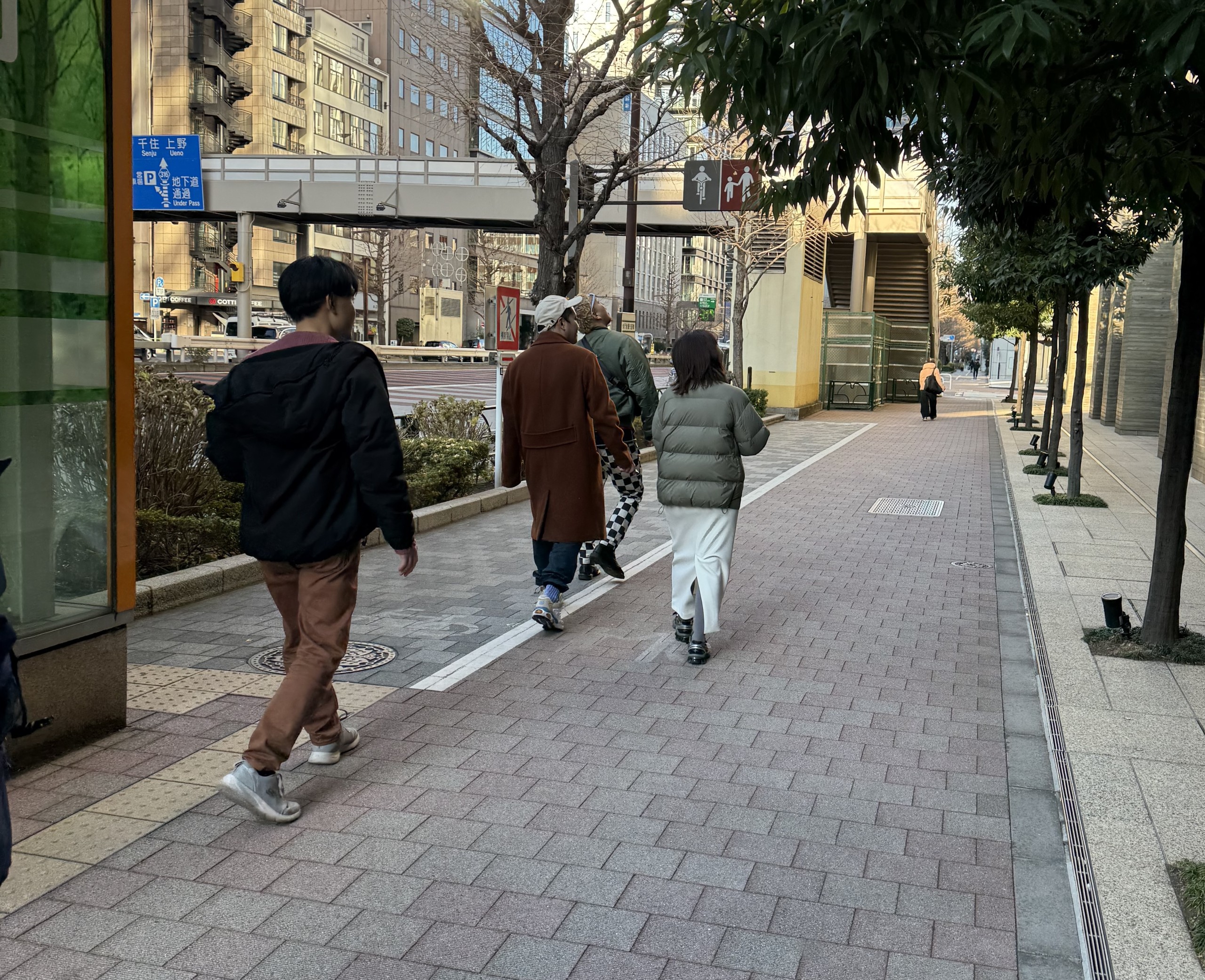 トモ都市美術館「東京駅から可能な限り本社を巡ってみる」ワークショップ風景