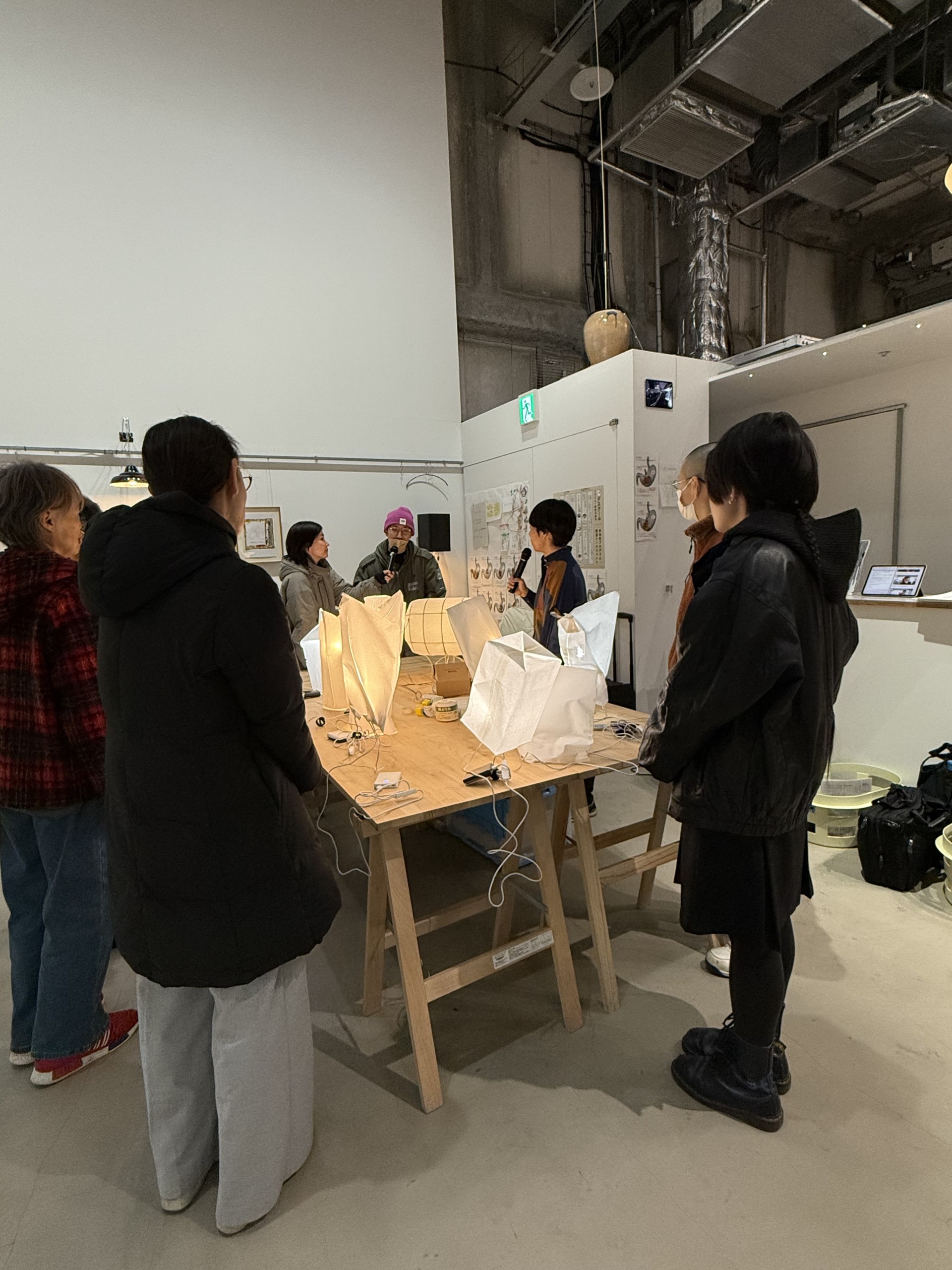 黒川岳「ふれる、みる、きく：アートセンターBUGの“地水火風”」ワークショップ風景