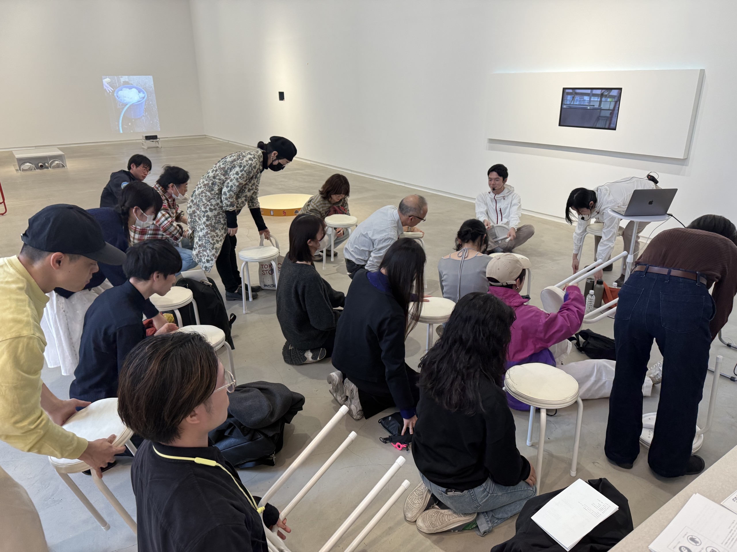 向井ひかり「ザ・ネイムズ・オン・ザ・ビーチ」関連ワークショップ 風景