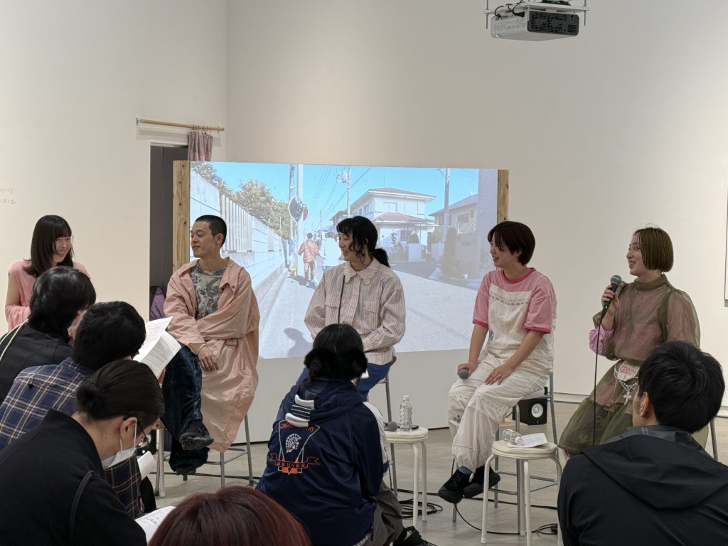 「同伴分動態」 出展アーティスト4名によるトークイベント風景　うらあやか、小山友也、二木詩織、宮田明日鹿