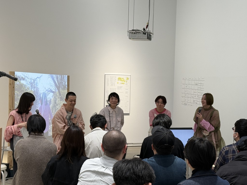 「同伴分動態」 出展アーティスト4名によるトークイベント風景　うらあやか、小山友也、二木詩織、宮田明日鹿