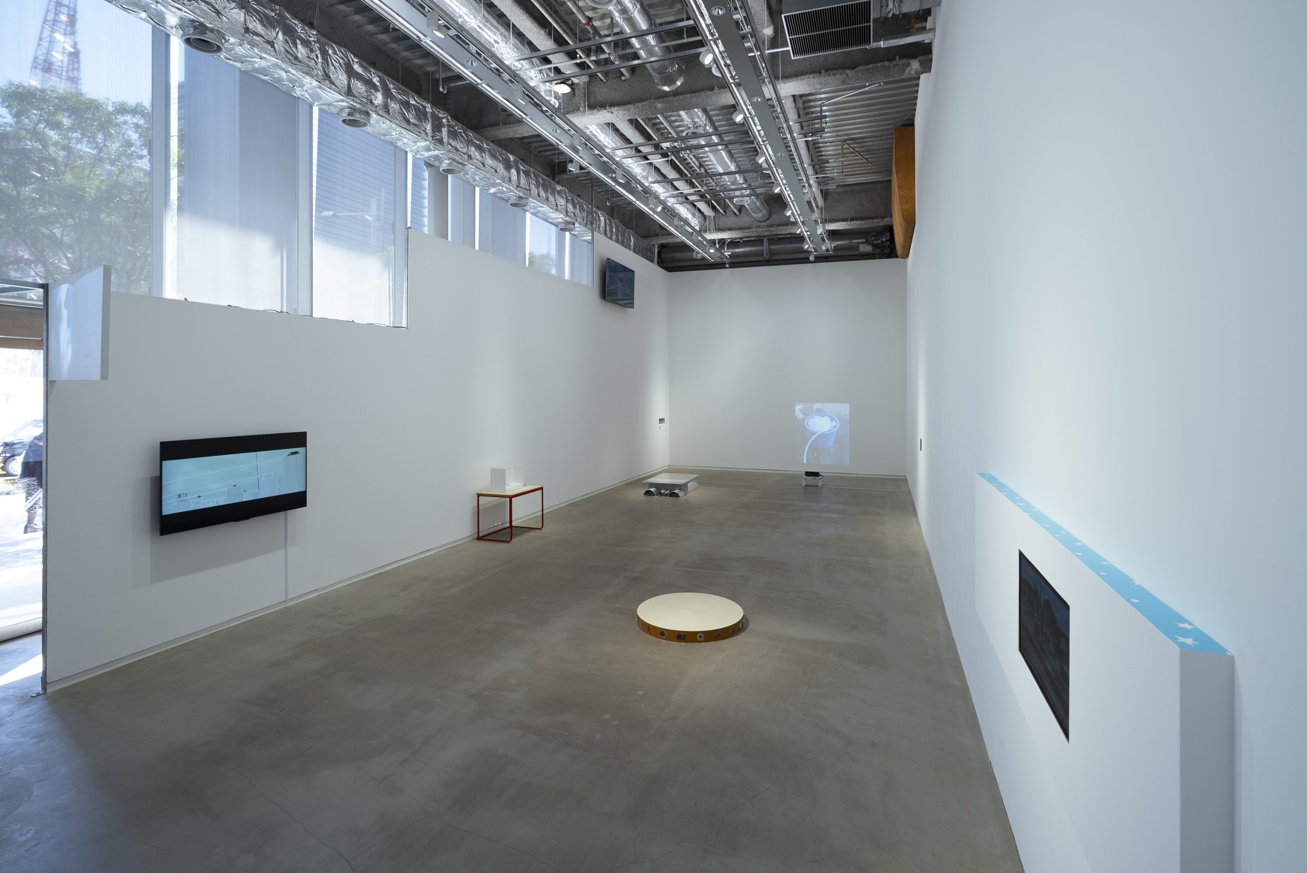 向井ひかり「ザ・ネイムズ・オン・ザ・ビーチ」展示風景
