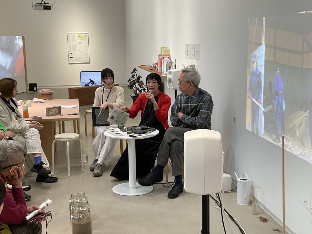「自分でこしらえるもの／ひとに渡すこと〜野菜・花・土・アート・集まり」橋本力男× 宮田明日鹿　トークイベント風景